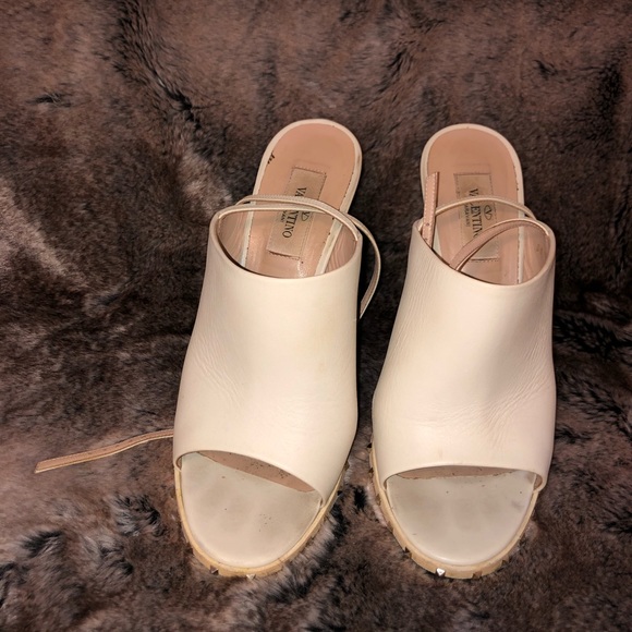 Valentino Cream Color Leather Open Toe Block Heels Size 38 $1195 - Picture 3 of 6